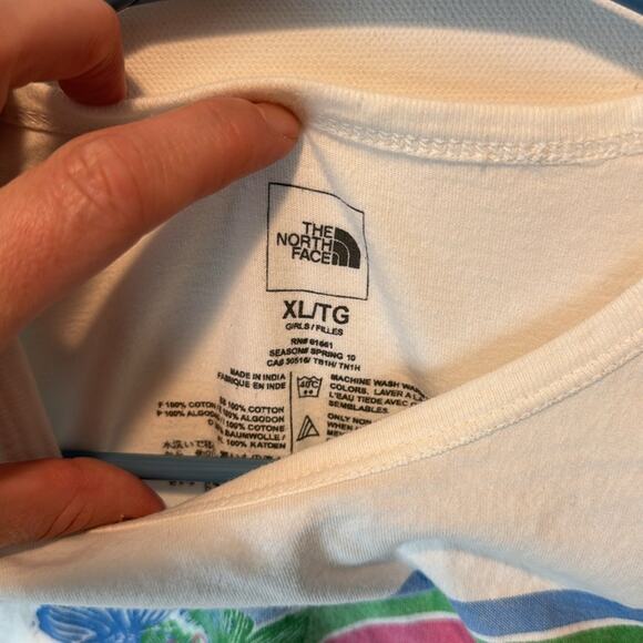 The North Face T-Shirt - Girls XL - Picture 2 of 5